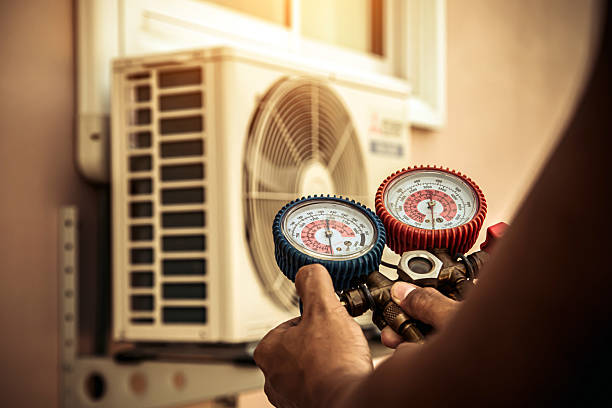 Professional Emergency Hvac technician working in Chula Vista, TX